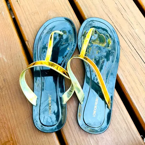 Cute sandals in gold🌟🌟🌟 Gold Size 7