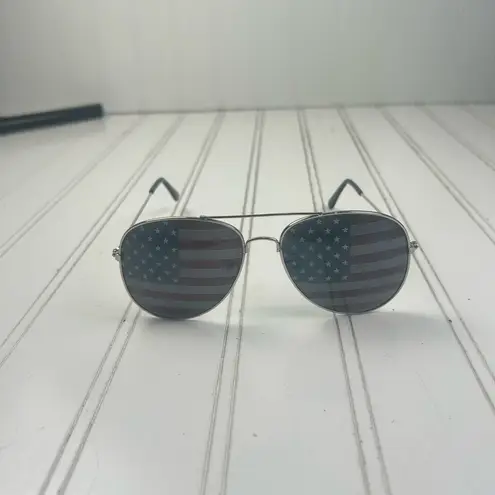 Fourth of July USA Flag Aviator Sunglasses ā Patriotic American Flag Lens Unisex Black