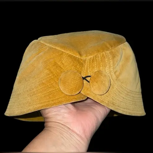 Vintage 1950s Cloche Hat Gold Velvet Unique Button Accents Adjustable