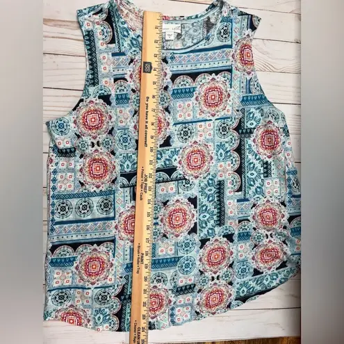 Stunning colors of blue, pink, and orange print adorn this tank. Pink Size M