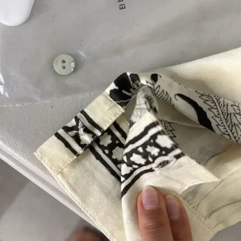 Alix of Bohemia Kiki Ink Cactus Flower Shirt
Button Front Long Sleeve Size XS