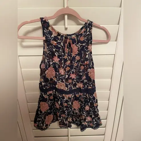 American Eagle  Flowy peplum cutout lace tank top floral size xs!