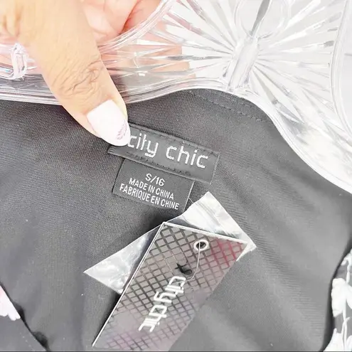 City Chic Women's Floral Flourished V-Neck Fit & Flare Cap Sleeves Dress Size 16