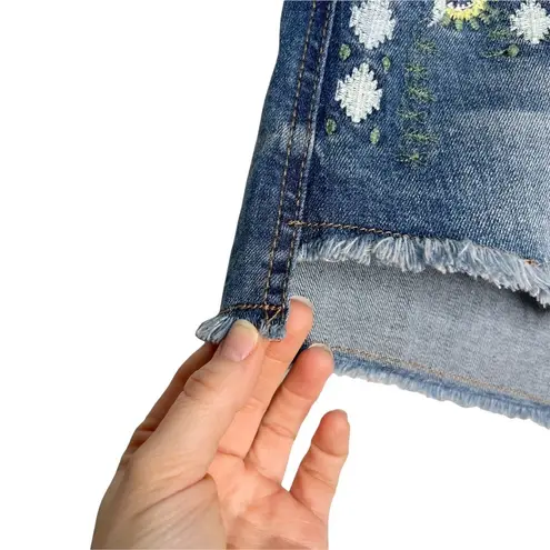 NWT Harper Floral & Geometric Embroidered Step Hem Cut Off Denim Shorts Blue Size 27