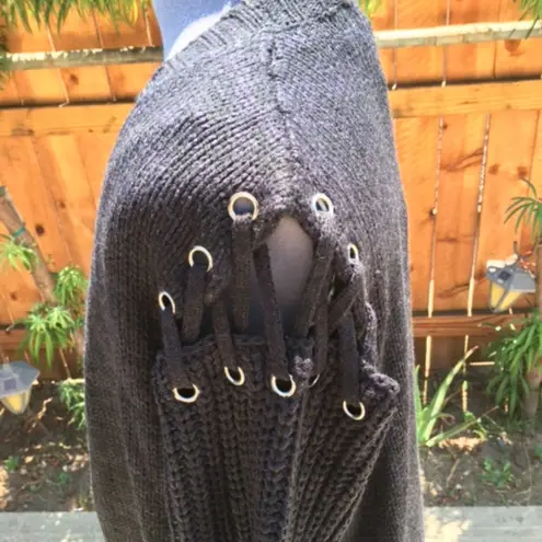 John + Jenn Cold Shoulder Cardigan (8)