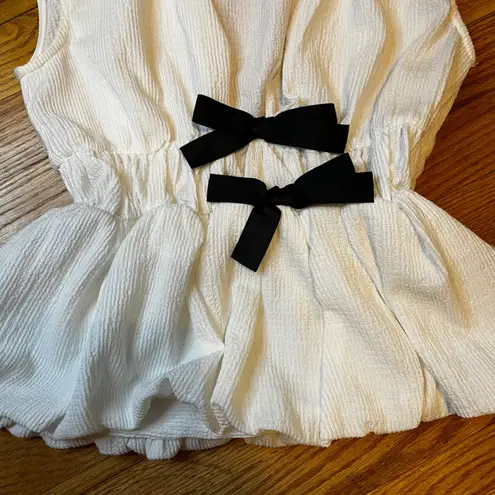 COMMENSE White Textured V Neck Sleeveless Peplum Top Black Bow Accent Size XS