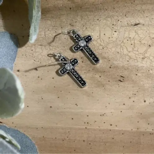 kim rogers Earrings NWT Cross Silver Tone Antique Textured Dangle