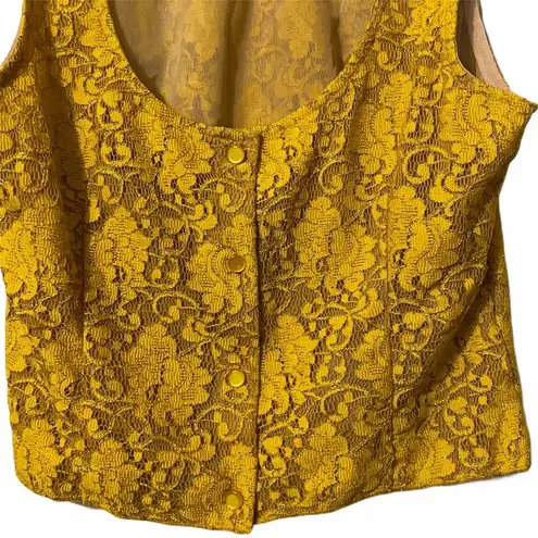 Wyatt light gold lace open back blouse medium NWOT