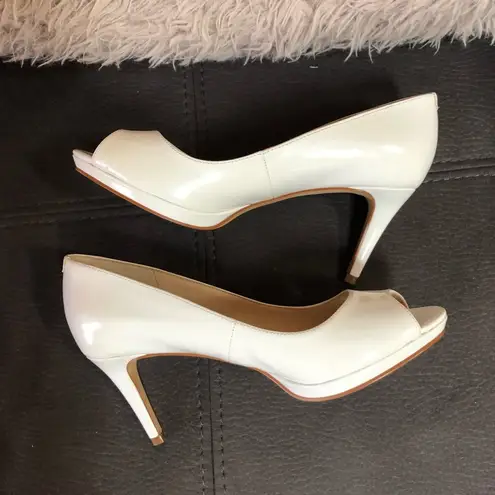 Nine West NWOT  White Peep Toe Heels S6