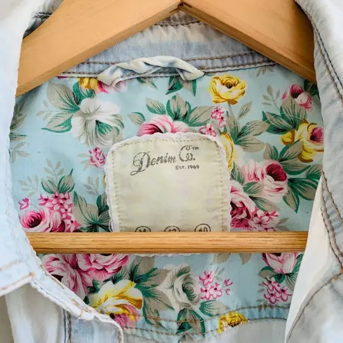 Denim & Co Denim Co Sleeveless Chambray Crop Top Tie