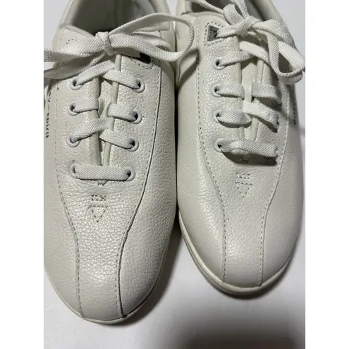 Easy Spirit AP1 Women's White Leather Walking Shoes Size 9M