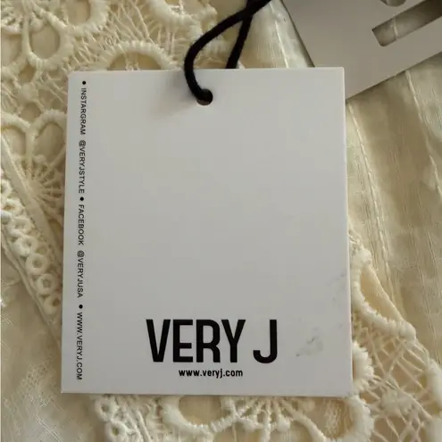 Very J Delicate Crochet Detail V-Neck Feminine Boho Blouse Champagne Small NWT