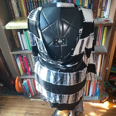 Line and Dot Revolve black & white Shibori NWT S wrap dress