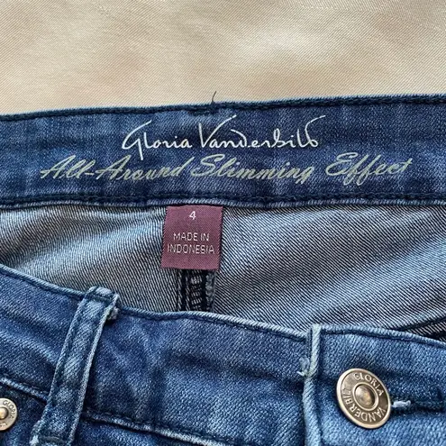 Gloria Vanderbilt Blue all around slimming Jeans sz 4