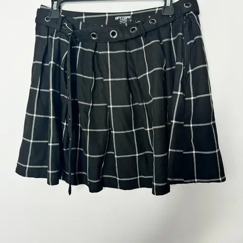 Hot Topic  Black & White Plaid Pleated Skirt With Grommet Belt size large