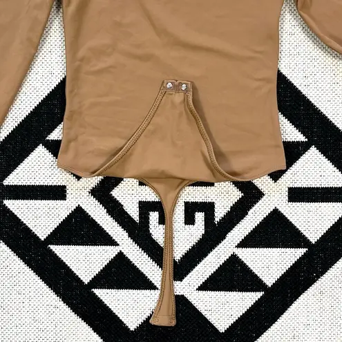 Babaton x Aritzia Contour Squareneck Long Sleeve Bodysuit Constant Camel Medium