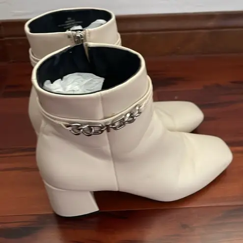Unisa UNVERA2 cream chain bootie size 9