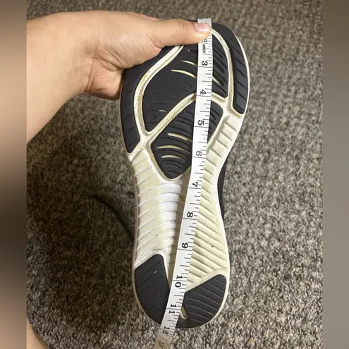 New Balance Women's  Black and Leopard Print Athletic Shoes10