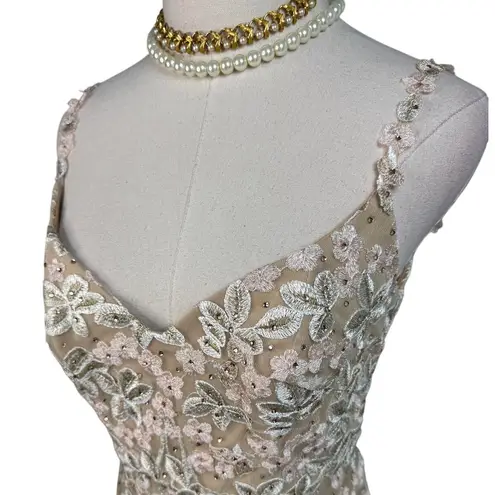 Mac Duggal Embroidered Floral Tulle Gown formal dress nude pink white Size 4
