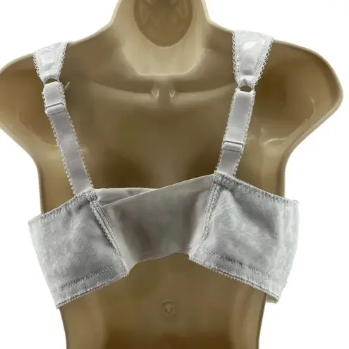 Playtex 18 Hour Supportive Flexible Back Front-Close Wireless Bra 38C