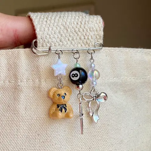 Handmade Kawaii retro y2k funky unique dangle brooch/pin/bag & shoes accessory🧸🩵