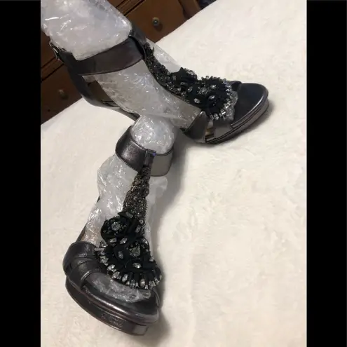 Elie Tahari 🌺 leather and embellished stilettos