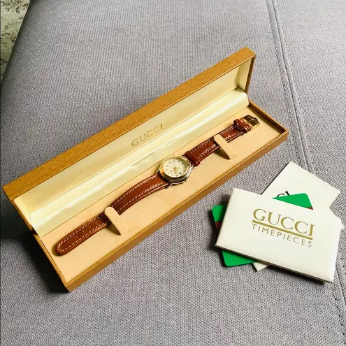 Gucci Authentic  watch w/ box and papers 🔥🔥🔥