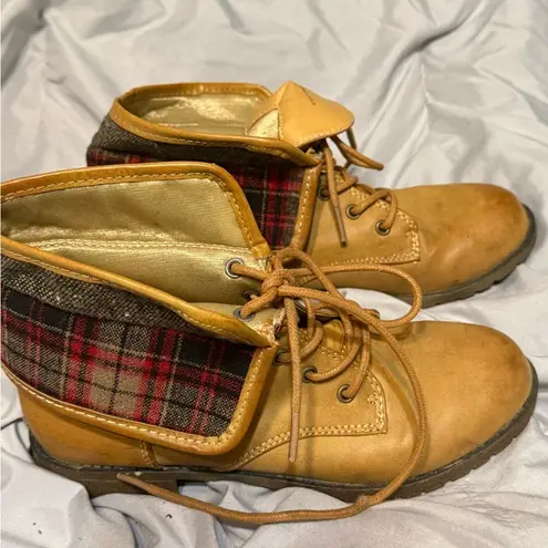 Rampage Women’s size 7 brown and Red Lace-Up Boots with Foldable Cuff thumbnail 7