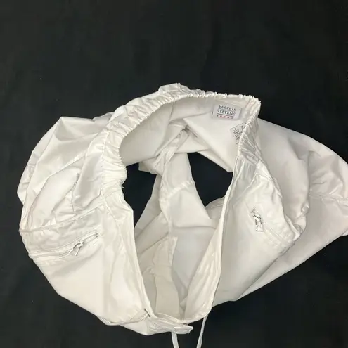 Valerie Stevens White Cargo Shorts with Elastic Waist Women’s size 4