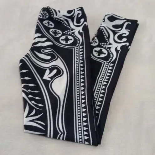 Blackmilk Style Casino Queen Of Hearts Reversible Stretch Leggings