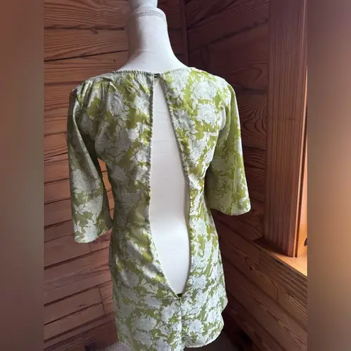 Bloomingdales Bloomingdale’s FORE 60s style cutout bell sleeve dress with front tie size small