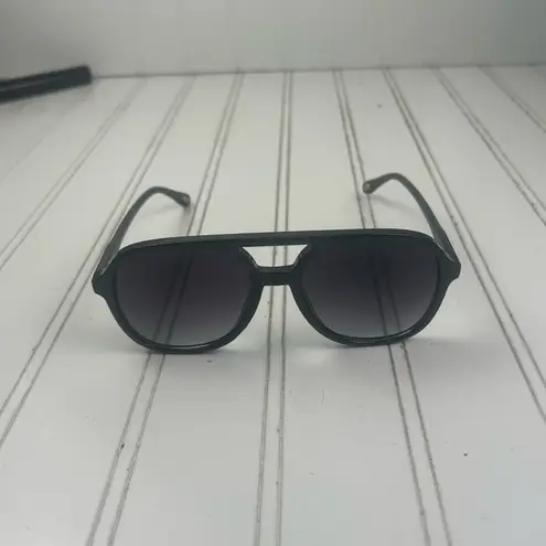 Black Aviator Style Sunglasses UV Protection ā Unisex