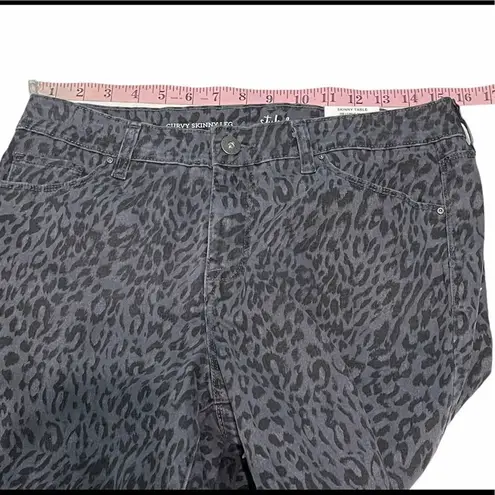 Style & Co  Wild Puma Curvy Skinny Jeans Animal Print Colored Denim Black Gray 10