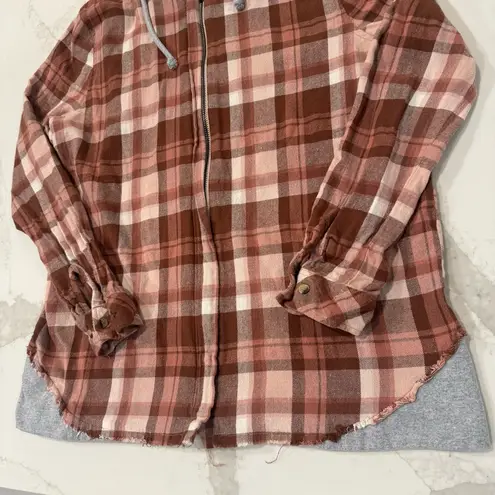BKE Boyfriend Hooded Distressed Flannel Full Zip Shacket Womens Medium Rust Pink