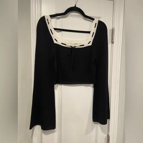 Dee Elly NWOT  Size M Black Cream Bell Sleeve Knit Crop Top Bow Scalloped Trim - Image 2