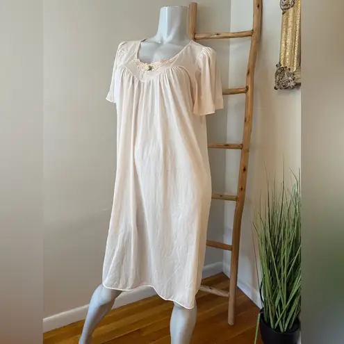 Vanity Fair MEDIUM Elegant Pink Nightgown VINTAGE