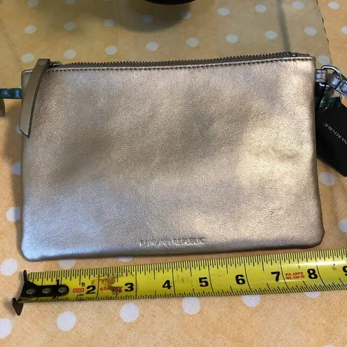 Banana Republic  All leather wristlet