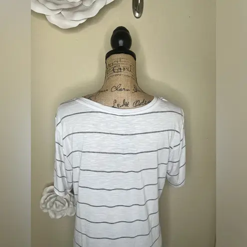 NTM: Mote White & Gray Horizontal Striped V Neck T Shirt Size XL