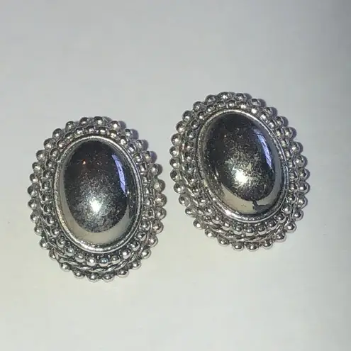 Elegant Vintage Silver Tone Metallic Gray Oval Clip On Earrings