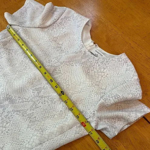 Babaton Aritzia Short Mini Lined Pearl Dress Short Sleeve Gray Print, Size XS S White