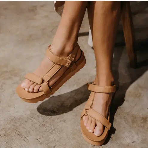 REEF Cushion Rem Hi Sandals Cognac Size 8.5 NWT