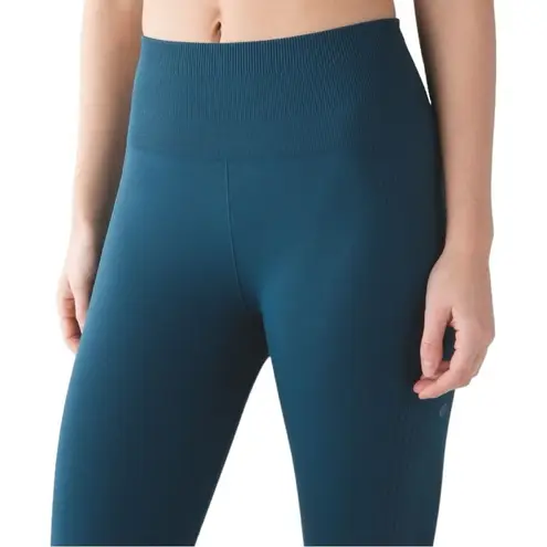 Lululemon  Size 4 Alberta Lake Teal Green Flow & Go Cropped Compression Leggings