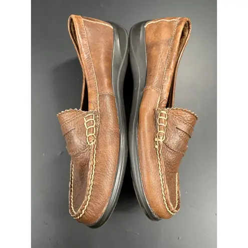 EastLand SKU 7845 Womens Brown Leather Loafers Slip On Casual Shoes Size 8.5