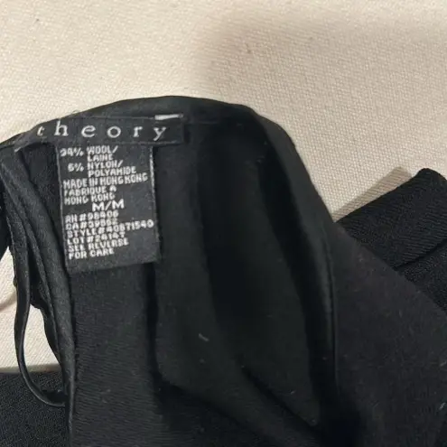 Theory  WOMENS soft sweater black color 94% wool