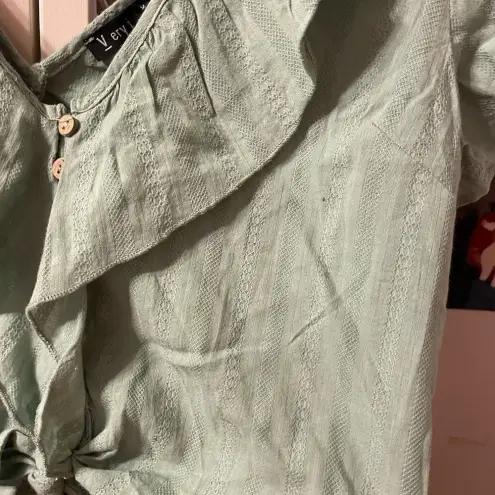 Very J NWT  SAGE GREEN CROPPED BOHO V-NECK BLOUSE
