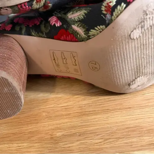 Sole Society  Mulholland Embroidered Heeled Boots‎ Size 7.5