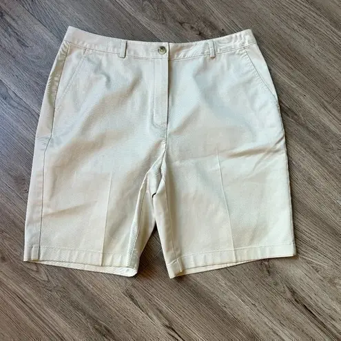 L.L.Bean  Women's Cream Chino Khaki Shorts Size 10