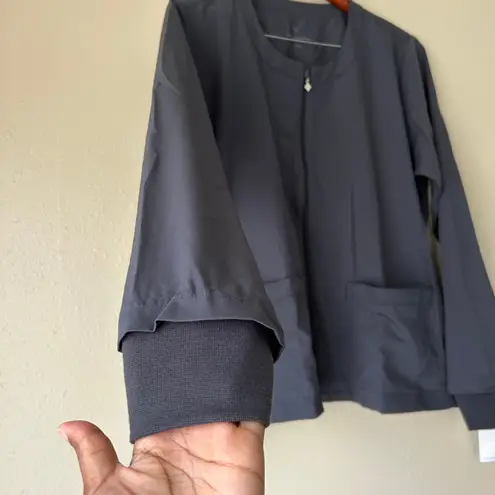 Vera Bradley  Pewter Julia Warm Up Scrub Jacket Size Medium - Image 3