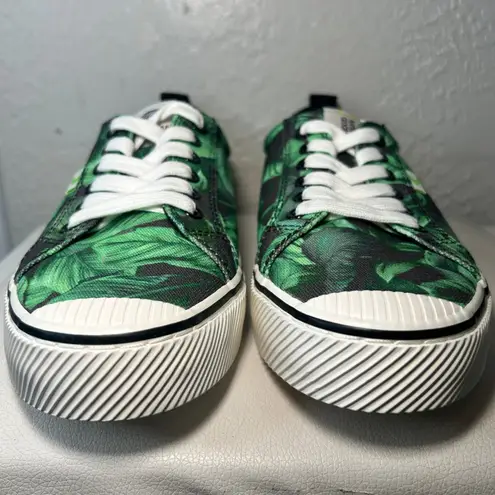 Cariuma National Geographic Green Leaf Print Canvas Sneakers Womens 10.5 Mens 9