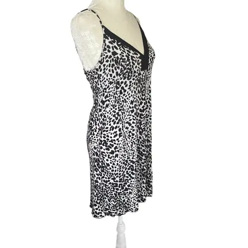 Tart Intimates women's medium black and white animal print sleepwear chemise